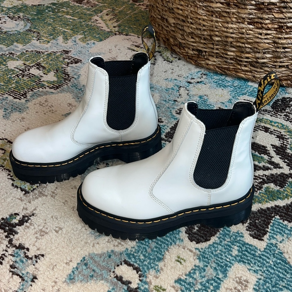 Doc Martens 2976 Smooth Leather Platform Chelsea Boots